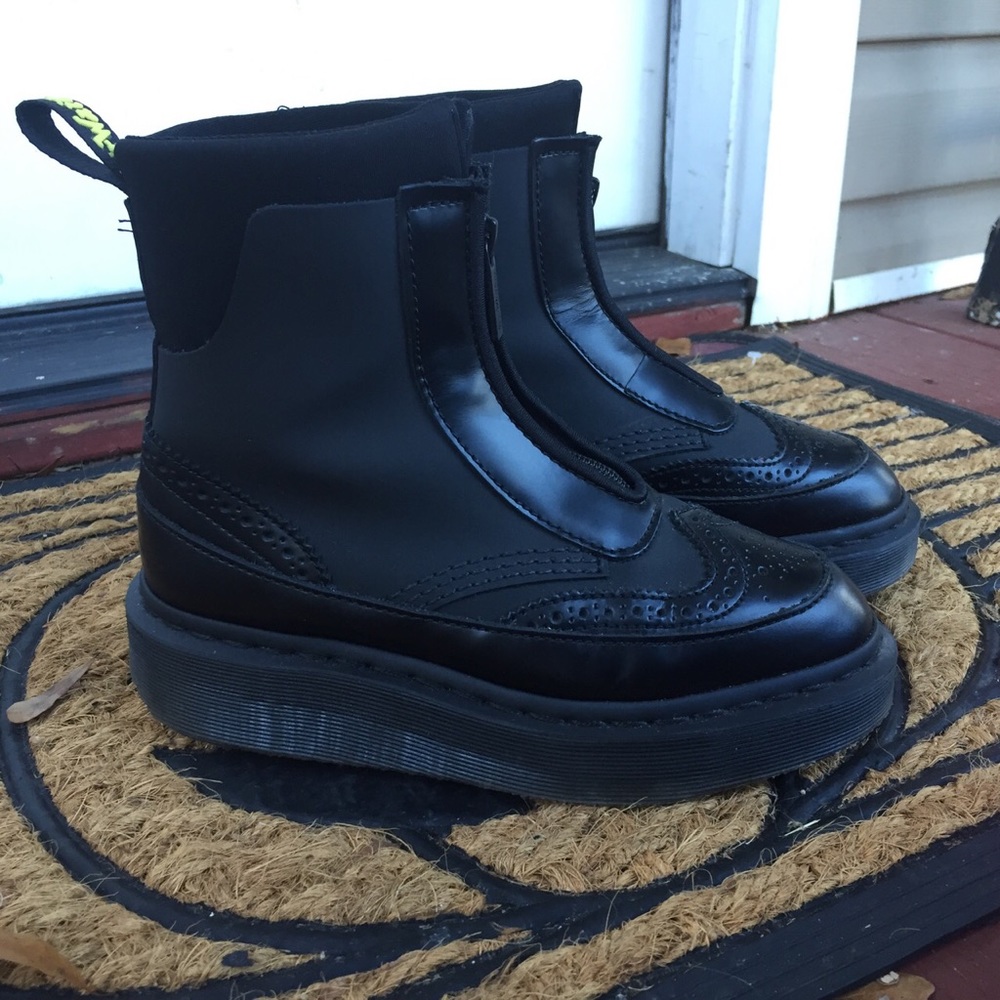 Dr. Martens Jemison boot size 5 (MAKE OFFERS!)